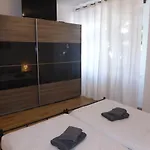 Martin Luther, 3 Schlafzimmer, Free Wifi, Naehe Zentrum, Klimatisiert, Hell, Offen, Sehr Schoen, * Jena