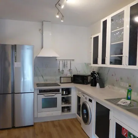 Martin Luther, 3 Schlafzimmer, Free Wifi, Naehe Zentrum, Klimatisiert, Hell, Offen, Sehr Schoen, *