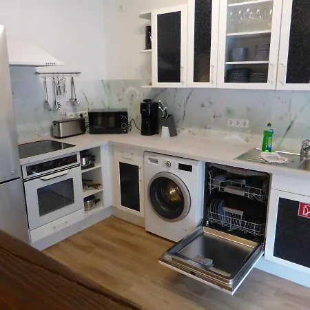 Appartement Martin Luther, 3 Schlafzimmer, Free Wifi, Naehe Zentrum, Klimatisiert, Hell, Offen, Sehr Schoen,