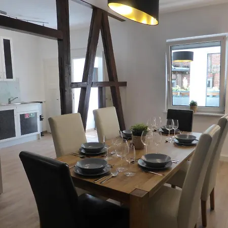 Martin Luther, 3 Schlafzimmer, Free Wifi, Naehe Zentrum, Klimatisiert, Hell, Offen, Sehr Schoen, Διαμέρισμα *