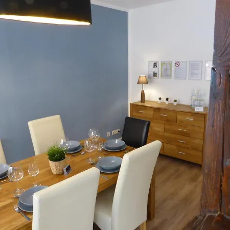 Martin Luther, 3 Schlafzimmer, Free Wifi, Naehe Zentrum, Klimatisiert, Hell, Offen, Sehr Schoen, * Jena