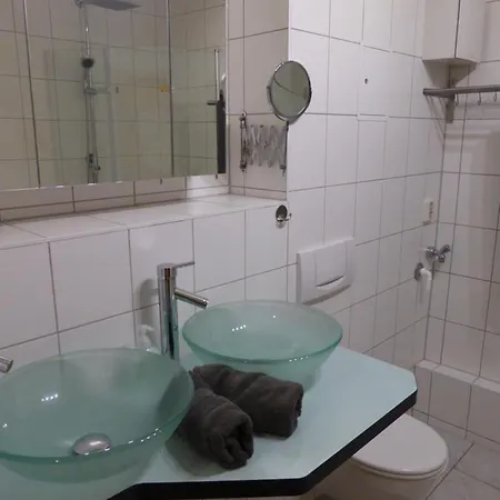 Martin Luther, 3 Schlafzimmer, Free Wifi, Naehe Zentrum, Klimatisiert, Hell, Offen, Sehr Schoen, * Γιένα