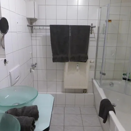 Martin Luther, 3 Schlafzimmer, Free Wifi, Naehe Zentrum, Klimatisiert, Hell, Offen, Sehr Schoen, Διαμέρισμα Γιένα