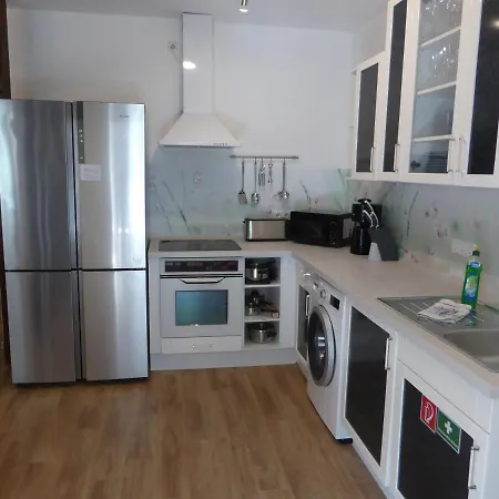 Martin Luther: Cozy Center Retreat With Wi-fi & Ac Apartment *