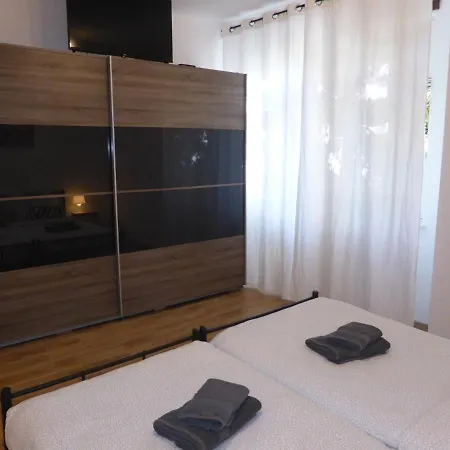 Martin Luther, 3 Schlafzimmer, Free Wifi, Naehe Zentrum, Klimatisiert, Hell, Offen, Sehr Schoen, * Γιένα