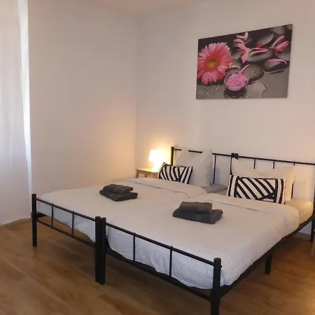 Lägenhet Martin Luther, 3 Schlafzimmer, Free Wifi, Naehe Zentrum, Klimatisiert, Hell, Offen, Sehr Schoen, *