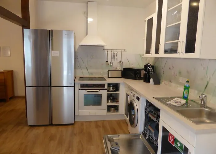 Martin Luther, 3 Schlafzimmer, Free Wifi, Nähe Zentrum, Klimatisiert, Hell, Offen, Sehr Schön,