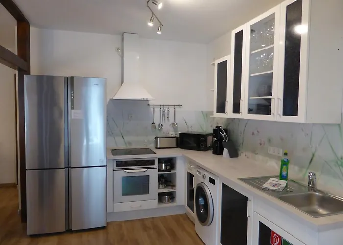 Martin Luther, 3 Schlafzimmer, Free Wifi, Nähe Zentrum, Klimatisiert, Hell, Offen, Sehr Schön, *