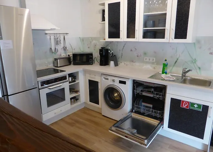 Apartment Martin Luther, 3 Schlafzimmer, Free Wifi, Nähe Zentrum, Klimatisiert, Hell, Offen, Sehr Schön,