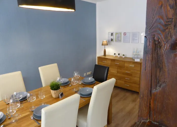 Martin Luther, 3 Schlafzimmer, Free Wifi, Nähe Zentrum, Klimatisiert, Hell, Offen, Sehr Schön, * Jena