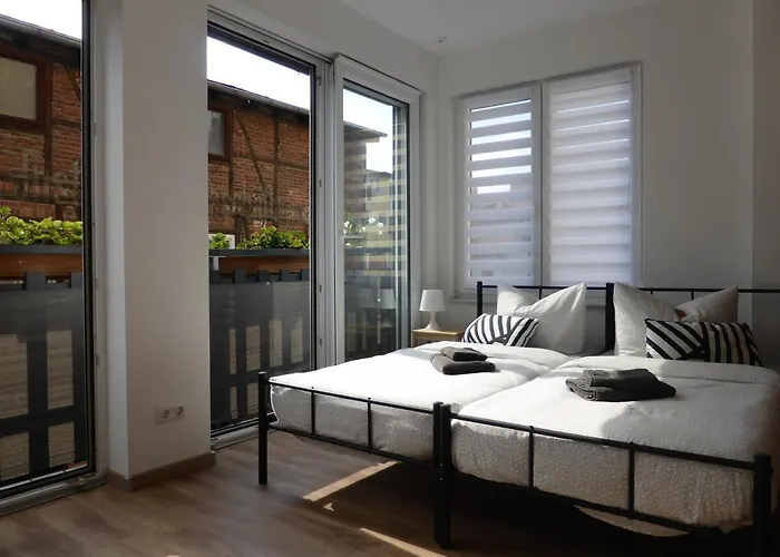 Martin Luther, 3 Schlafzimmer, Free Wifi, Nähe Zentrum, Klimatisiert, Hell, Offen, Sehr Schön, Apartment *