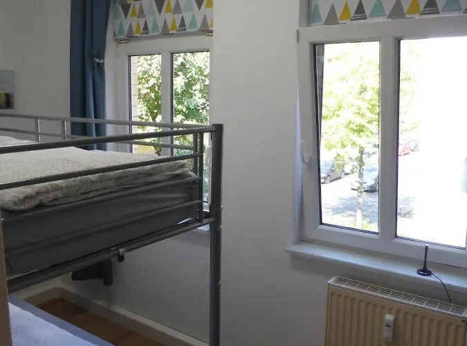 Martin Luther, 3 Schlafzimmer, Free Wifi, Nähe Zentrum, Klimatisiert, Hell, Offen, Sehr Schön, * Jena