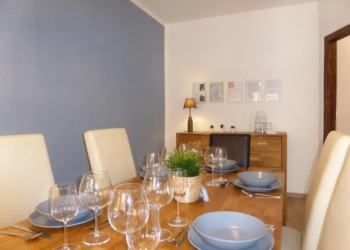 Martin Luther, 3 Schlafzimmer, Free Wifi, Nähe Zentrum, Klimatisiert, Hell, Offen, Sehr Schön, * Jena