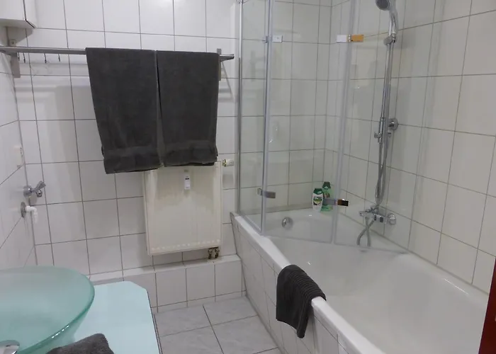 Martin Luther, 3 Schlafzimmer, Free Wifi, Nähe Zentrum, Klimatisiert, Hell, Offen, Sehr Schön,