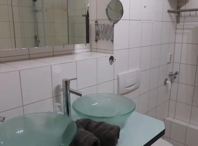 Martin Luther, 3 Schlafzimmer, Free Wifi, Nähe Zentrum, Klimatisiert, Hell, Offen, Sehr Schön, * Jena