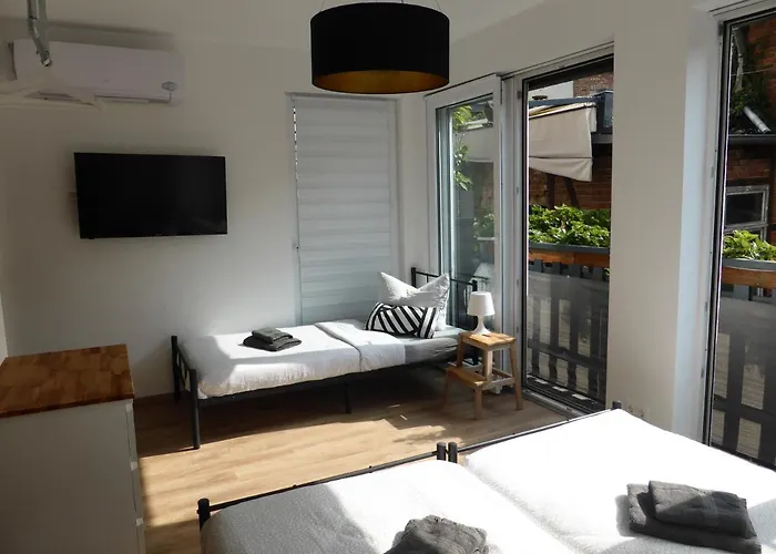 Martin Luther, 3 Schlafzimmer, Free Wifi, Nähe Zentrum, Klimatisiert, Hell, Offen, Sehr Schön, *