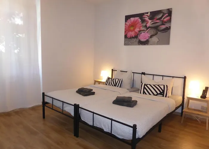 Apartment Martin Luther, 3 Schlafzimmer, Free Wifi, Nähe Zentrum, Klimatisiert, Hell, Offen, Sehr Schön, *