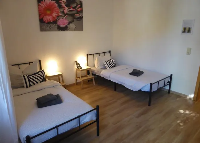Martin Luther, 3 Schlafzimmer, Free Wifi, Nähe Zentrum, Klimatisiert, Hell, Offen, Sehr Schön, * Jena