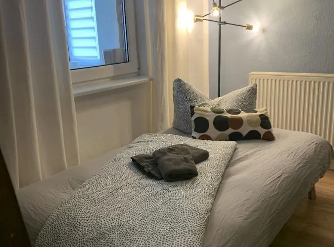 Martin Luther, 3 Schlafzimmer, Free Wifi, Nähe Zentrum, Klimatisiert, Hell, Offen, Sehr Schön, *